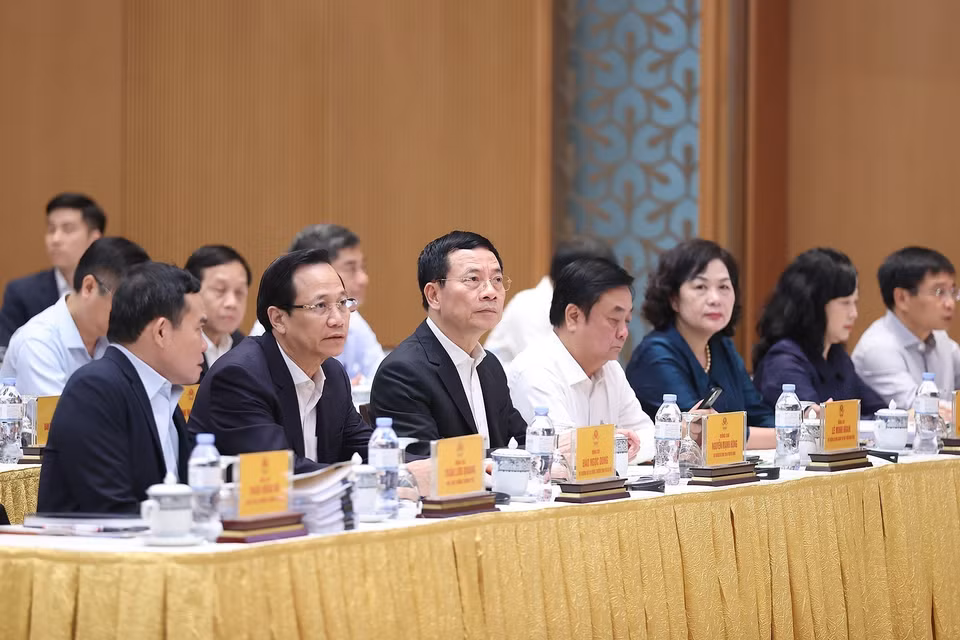 Đại diện các bộ, ngành Trung ương tham dự tại điểm cầu Chính phủ. (Ảnh: Dương Giang/TTXVN)