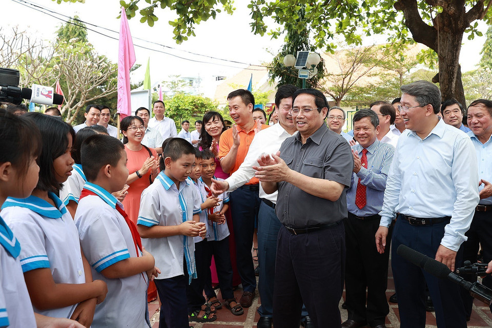 Thủ tướng Phạm Minh Chính thăm Làng trẻ em SOS Nha Trang. (Ảnh: Dương Giang/TTXVN)