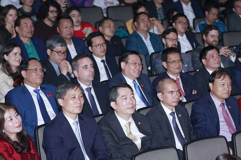 Chủ tịch Quốc hội Vương Đình Huệ và đại biểu dự chương trình. (Ảnh: Doãn Tấn/TTXVN)