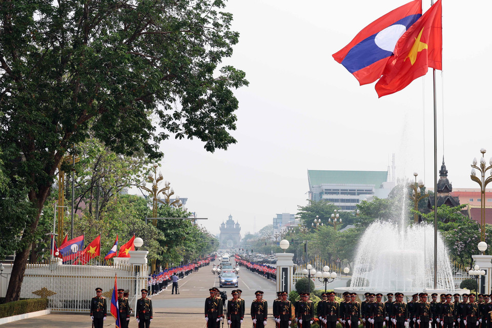 Quang cảnh Lễ đón Chủ tịch nước Võ Văn Thưởng sang thăm chính thức Lào. (Ảnh: Thống Nhất/TTXVN)
