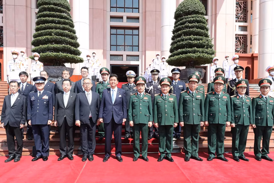 Đại tướng, Bộ trưởng Quốc phòng Phan Văn Giang, Bộ trưởng Quốc phòng Nhật Bản Kishi Nobuo và quan chức quốc phòng hai nước. (Ảnh: Trọng Đức/TTXVN)