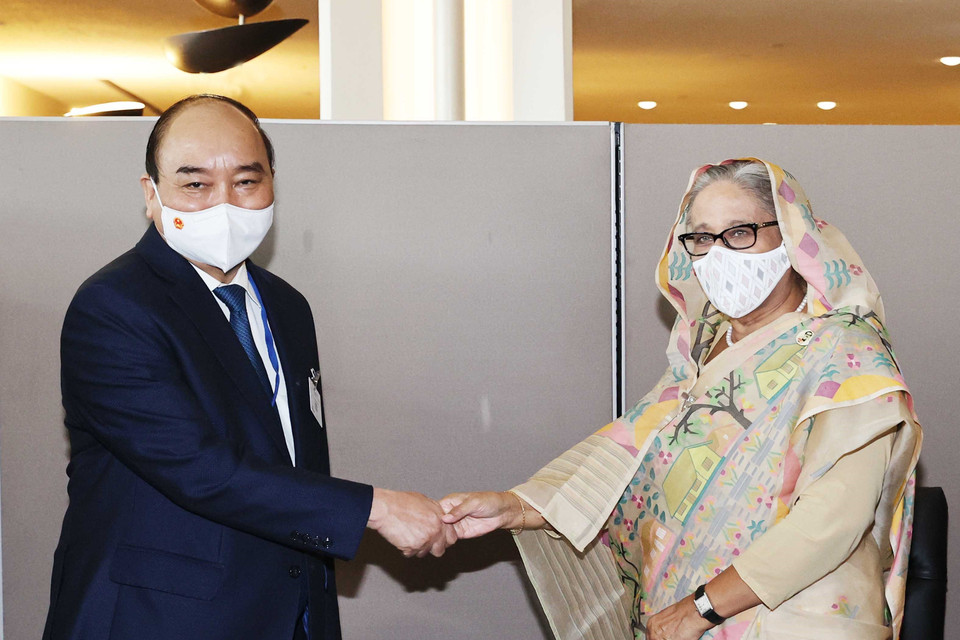 Chủ tịch nước Nguyễn Xuân Phúc gặp Thủ tướng Bangladesh Sheikh Hasina. (Ảnh: Thống Nhất/TTXVN)