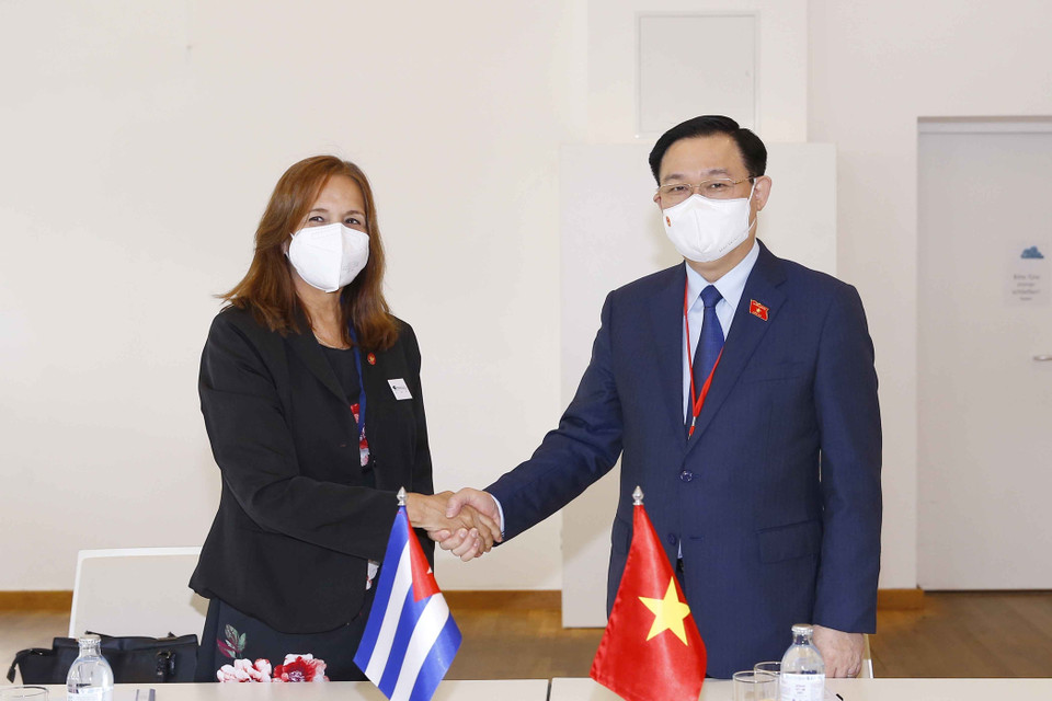 Chủ tịch Quốc hội Vương Đình Huệ và bà Ana Maria Mari Machado, Phó Chủ tịch Quốc hội Cuba. (Ảnh: Doãn Tấn/TTXVN)