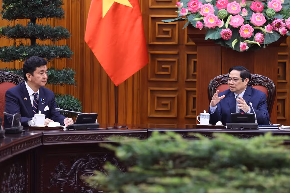 Thủ tướng Phạm Minh Chính và Bộ trưởng Quốc phòng Nhật Bản Kishi Nobuo. (Ảnh: Dương Giang/TTXVN)