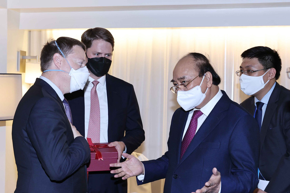 Chủ tịch nước Nguyễn Xuân Phúc tiếp cựu Cố vấn an ninh quốc gia Hoa Kỳ Matt Potinger. (Ảnh: Thống Nhất/TTXVN)