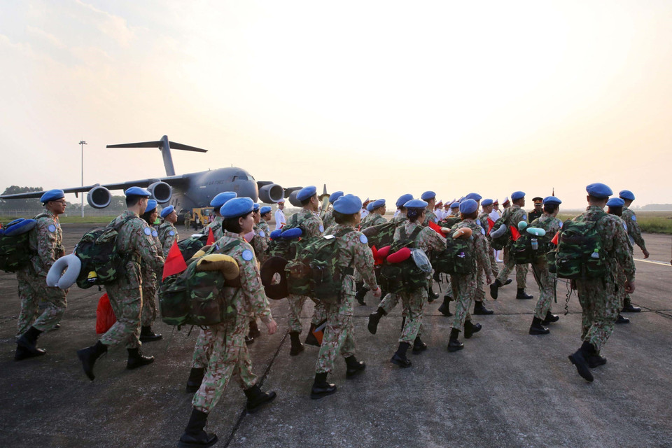 Cán bộ, nhân viên Bệnh viện dã chiến cấp 2 số 2 lên đường sang Phái bộ Nam Sudan. (Ảnh: Dương Giang/TTXVN)