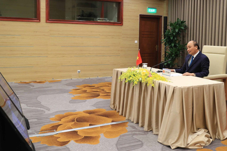 Thủ tướng Nguyễn Xuân Phúc dự cuộc họp trực tuyến Khóa 73 Đại hội đồng Tổ chức Y tế Thế giới. (Ảnh: Thống Nhất/TTXVN)