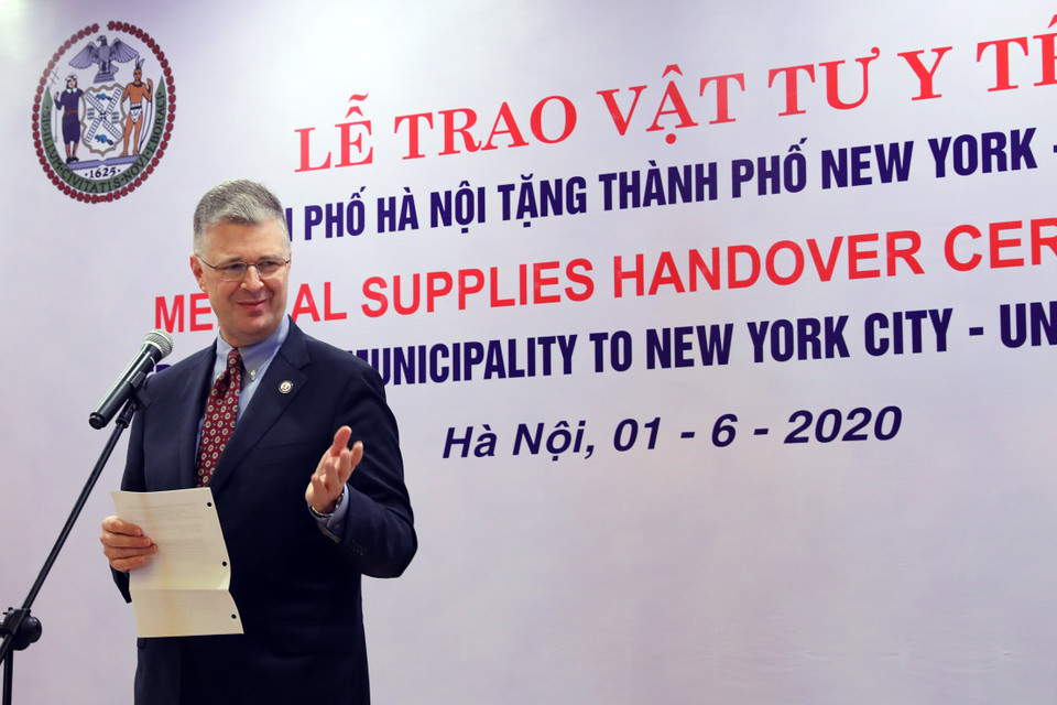 Đại sứ Hoa Kỳ tại Việt Nam Daniel J. Kritenbrink phát biểu cảm ơn chính quyền và nhân dân Hà Nội. (Ảnh: Lâm Khánh/TTXVN)
