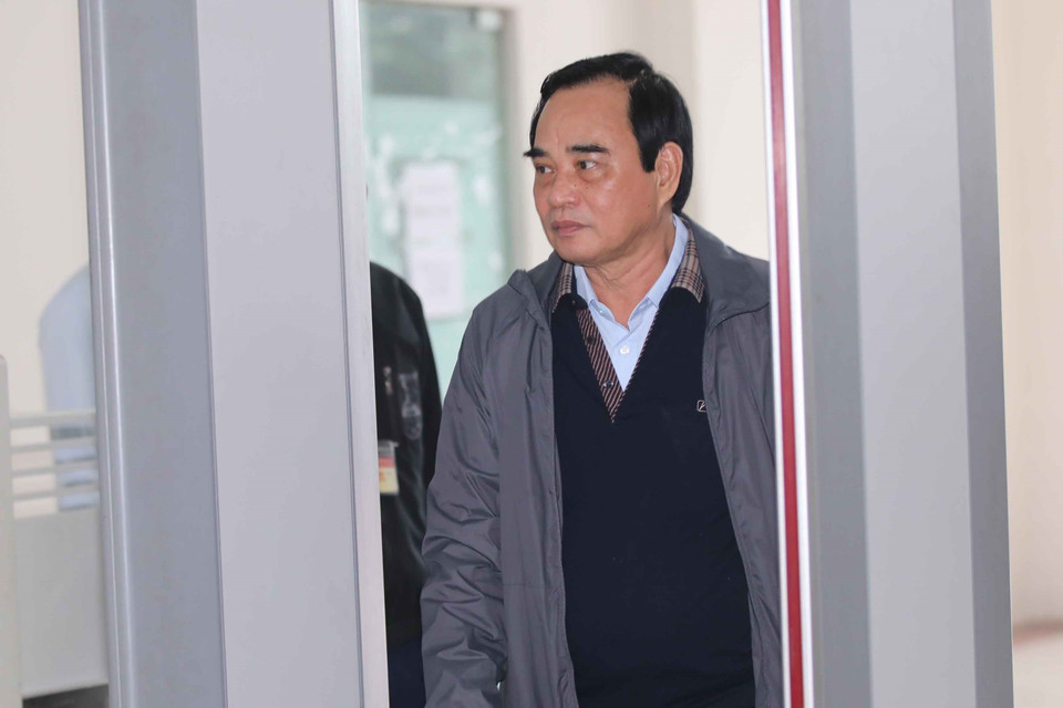 Bị cáo Văn Hữu Chiến (sinh năm 1954, cựu Chủ tịch UBND thành phố Đà Nẵng, giai đoạn từ năm 2011-2014) đến phiên xét xử. (Ảnh: Doãn Tấn/TTXVN)