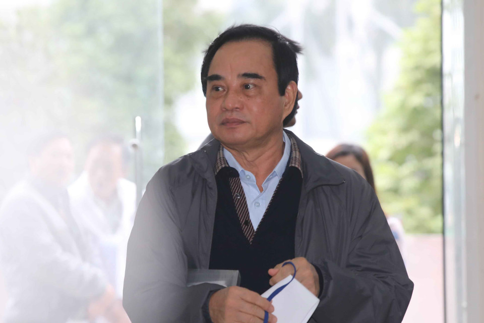 Bị cáo Văn Hữu Chiến (sinh năm 1954, cựu Chủ tịch UBND thành phố Đà Nẵng, giai đoạn từ năm 2011-2014) đến phiên xét xử. (Ảnh: Doãn Tấn/TTXVN)