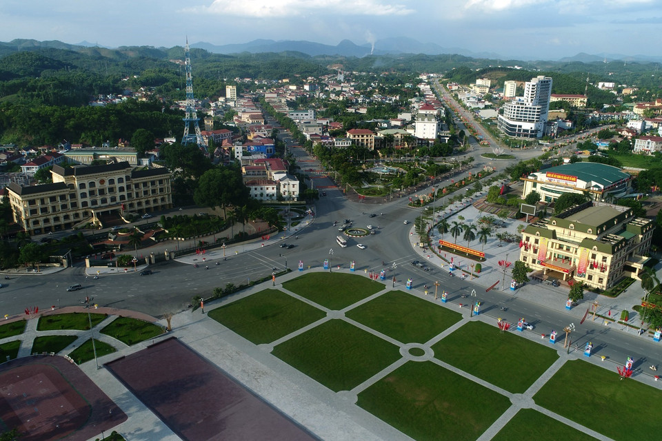 Thành phố Yên Bái nhìn từ trên cao. (Ảnh: Đức Tưởng/TTXVN)