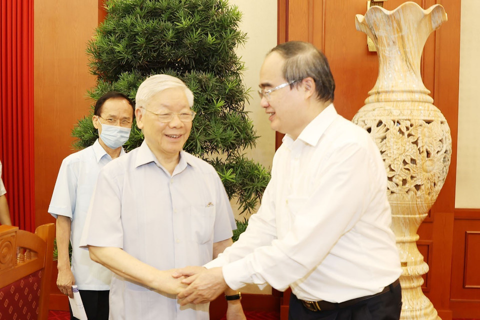  Tổng Bí thư, Chủ tịch nước Nguyễn Phú Trọng với ông Nguyễn Thiện Nhân, Ủy viên Bộ Chính trị, Bí thư Thành ủy Thành phố Hồ Chí Minh. (Ảnh: Trí Dũng/TTXVN)