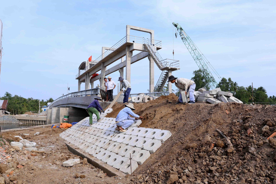 Bộ Nông nghiệp và Phát triển nông thôn đẩy nhanh tiến độ các công trình thủy lợi, tham gia kiểm soát hạn mặn vùng Đồng bằng sông Cửu Long mùa khô. (Ảnh: TTXVN)