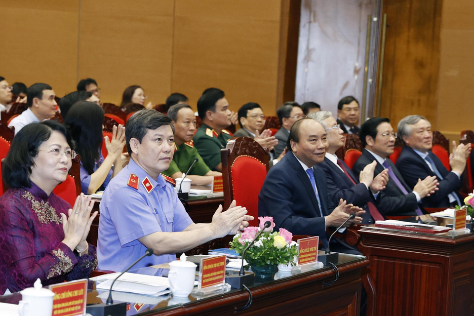 Thủ tướng Nguyễn Xuân Phúc, Phó Chủ tịch nước Đặng Thị Ngọc Thịnh và các đại biểu tham dự buổi lễ. (Ảnh: Thống Nhất/TTXVN)