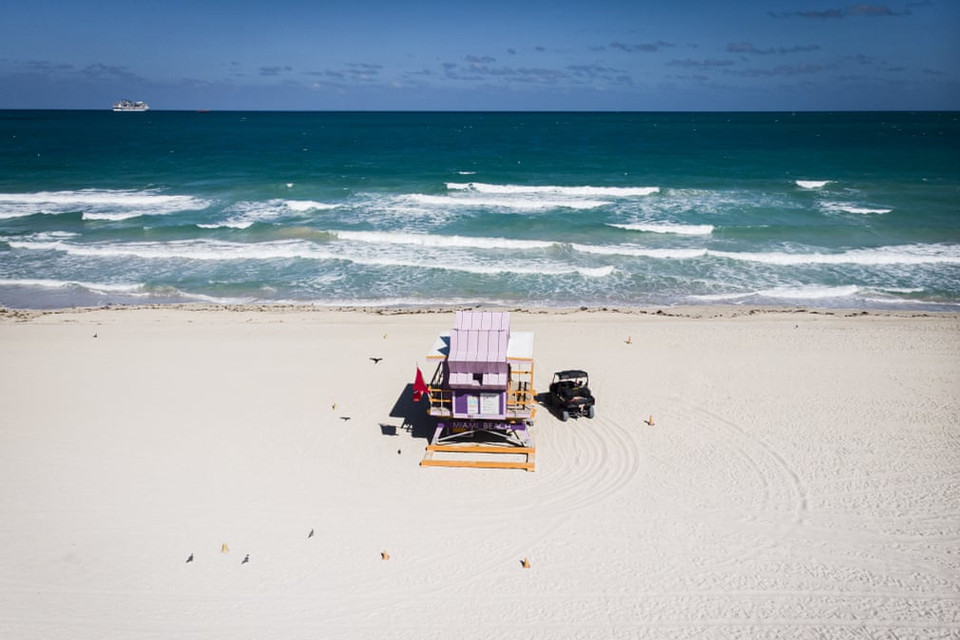 Thành phố biển Miami vốn nhộn nhịp quanh năm vì các lễ hội, nay cũng trở nên hiu quạnh. (Ảnh: Getty)