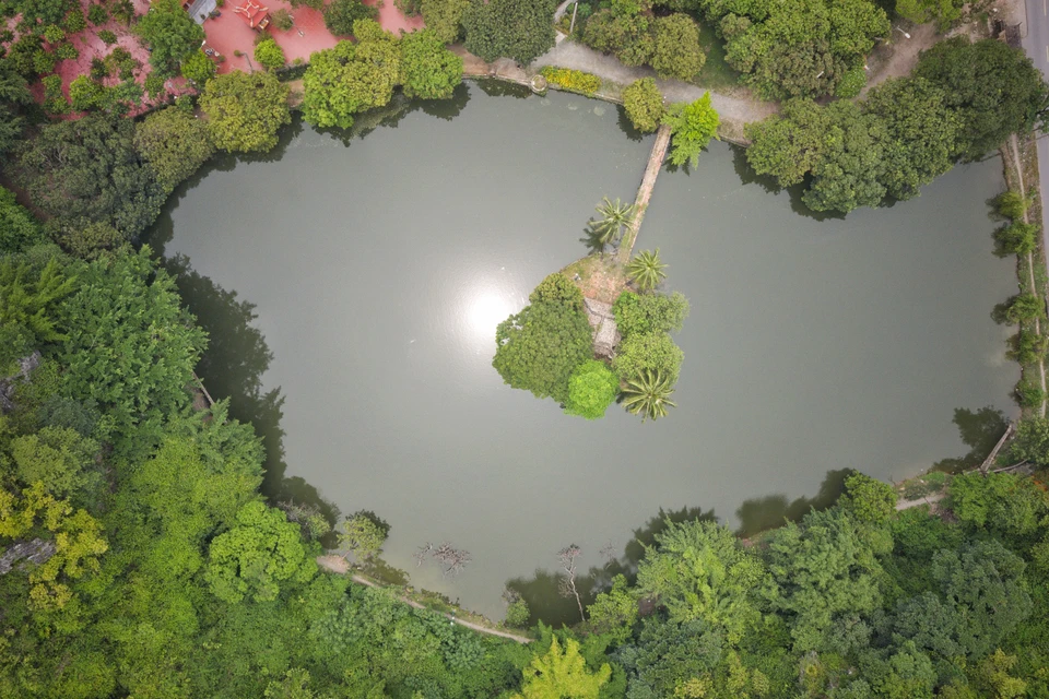 Thuộc địa phận thị trấn Quốc Oai (Hà Nội), quần thể di tích núi Hoàng Xá - một di tích lịch sử, văn hóa có giá trị đặc biệt với cảnh quan tự nhiên đẹp độc đáo nhưng dường như đang bị lãng quên... (Ảnh: Xuân Mai/Vietnam+)