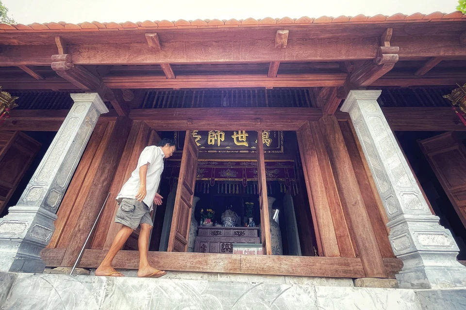 Nơi đây sử sách còn ghi về Cao Bá Quát (1809-1855) lãnh tụ cuộc khởi nghĩa Mỹ Lương tháng 12/1854. Dưới chân núi Hoàng Xá, ông chỉ huy nghĩa quân chiến đấu với quân nhà Nguyễn do Lê Thuận lãnh binh Sơn Tây cầm đầu. Cao Bá Quát bị tử thương tại trận. (Ảnh: Xuân Mai/Vietnam+)