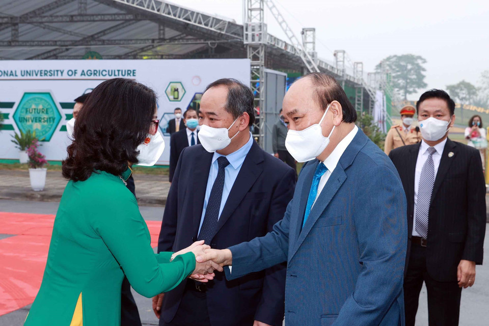 Chủ tịch nước Nguyễn Xuân Phúc đến dự Lễ kỷ niệm Ngày Nhà giáo Việt Nam 20/11 và khai giảng năm học mới 2021-2022 của Học viện Nông nghiệp Việt Nam. (Ảnh: Thống Nhất/TTXVN)