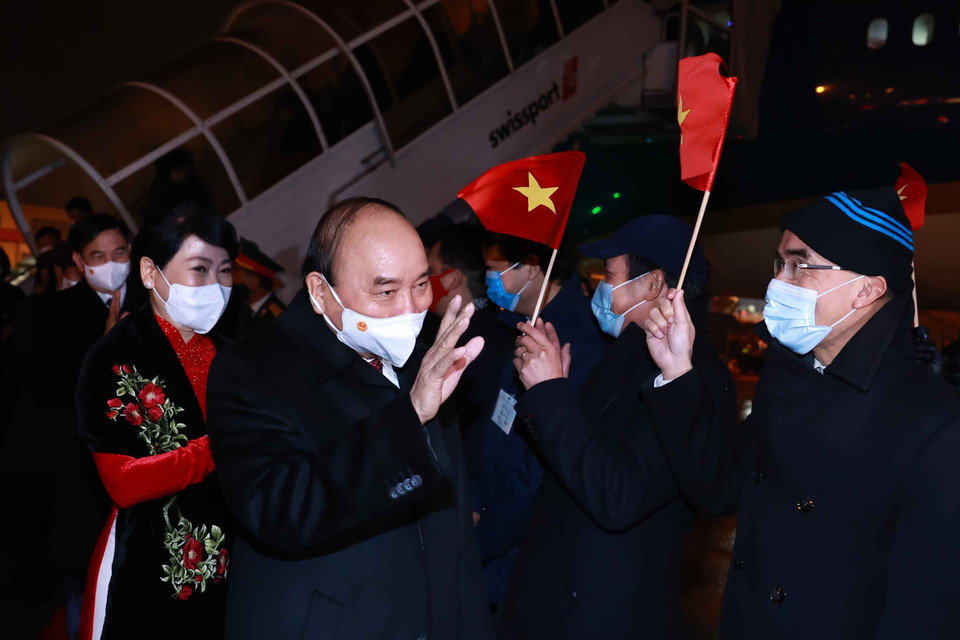 Chuyên cơ chở Chủ tịch nước Nguyễn Xuân Phúc và phu nhân cùng đoàn cấp cao Việt Nam đã tới sân bay quốc tế Geneva, thành phố Geneva, bắt đầu thăm chính thức Liên bang Thụy Sĩ. (Ảnh: Thống Nhất/TTXVN)