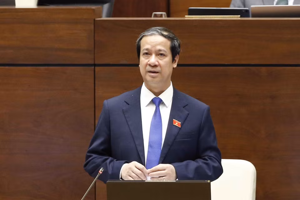Bộ trưởng Bộ Giáo dục và Đào tạo Nguyễn Kim Sơn trả lời chất vấn đối với nhóm vấn đề thứ ba. (Ảnh: Doãn Tấn/TTXVN)