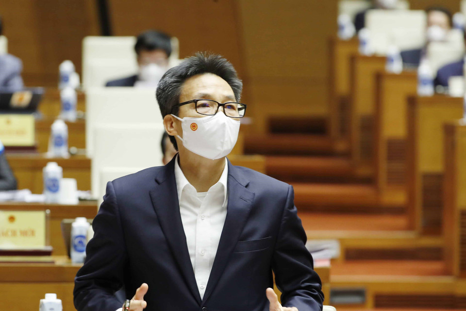 Phó Thủ tướng Vũ Đức Đam giải trình ý kiến của đại biểu Quốc hội. (Ảnh: Phương Hoa/TTXVN)