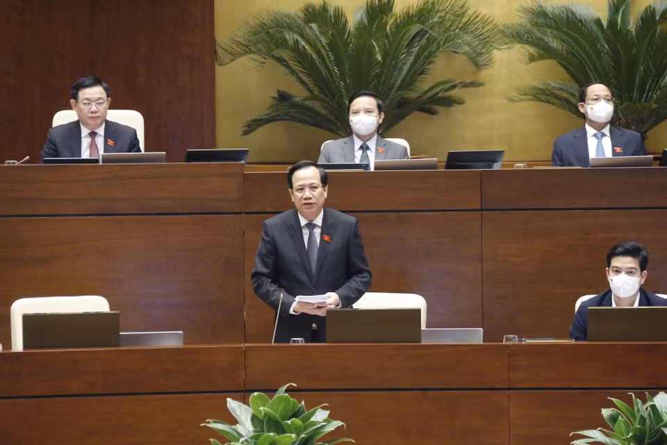 Bộ trưởng Bộ Lao động-Thương binh và Xã hội Đào Ngọc Dung tiếp tục trả lời chất vấn đối với lĩnh vực lao động, thương binh và xã hội. (Ảnh: Doãn Tấn/TTXVN)