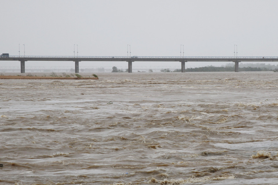 Lũ trên sông Ba qua Phú Yên vượt mức báo động 3. (Ảnh: Phạm Cường/TTXVN)