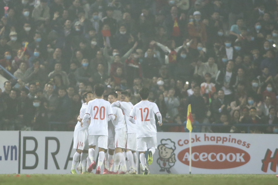 Tuy nhiên, một lần nữa đội tuyển Việt Nam để 'đàn em' ghi bàn dù nắm thế chủ động. Hồ Thanh Minh đã gỡ hòa 2-2 cho U22 Việt Nam ở phút 84. (Ảnh: Hiển Nguyễn/Vietnam+) 