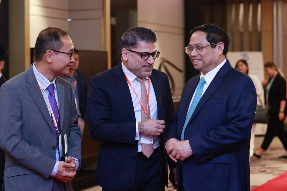 Thủ tướng Phạm Minh Chính với các đại biểu tổ chức quốc tế, Hiệp hội doanh nghiệp nước ngoài tại diễn đàn. (Ảnh: Dương Giang/TTXVN)