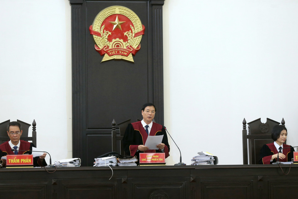  Thẩm phán Ngô Anh Dũng, Chánh toà chuyên trách Tòa án nhân dân cấp cao tại Hà Nội, Chủ tọa khai mạc phiên tòa. (Ảnh: Doãn Tấn/TTXVN)