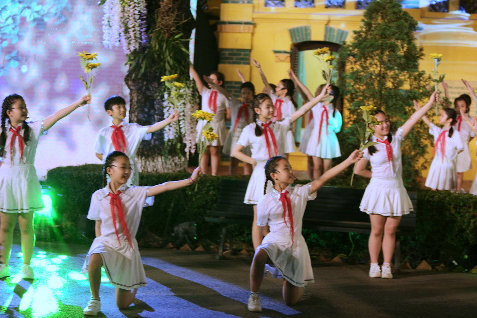 Một tiết mục nghệ thuật tại điểm cầu Hà Nội. (Ảnh Doãn Tấn/TTXVN)