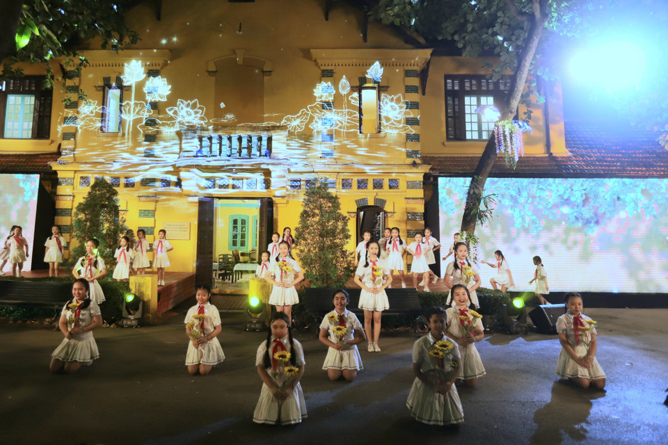 Một tiết mục nghệ thuật tại điểm cầu Hà Nội. (Ảnh Doãn Tấn/TTXVN)