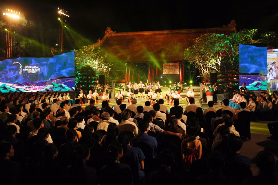 Một tiết mục nghệ thuật tại chương trình tại điểm Nghệ An. (Ảnh: Nguyễn Oanh/TTXVN)