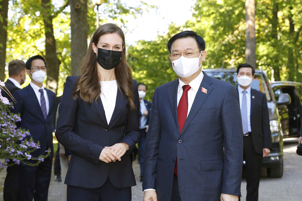 Thủ tướng Cộng hòa Phần Lan Sanna Marin đón Chủ tịch Quốc hội Vương Đình Huệ. (Ảnh: Doãn Tấn/TTXVN)