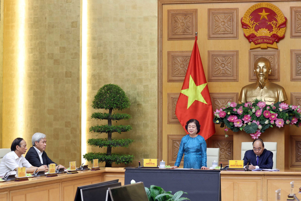 Nguyên Phó Chủ tịch nước Trương Mỹ Hoa, Chủ tịch Quỹ học bổng Vừ A Dính, Chủ tịch Câu lạc bộ “Vì Hoàng Sa-Trường Sa thân yêu” phát biểu. (Ảnh: Thống Nhất/TTXVN)