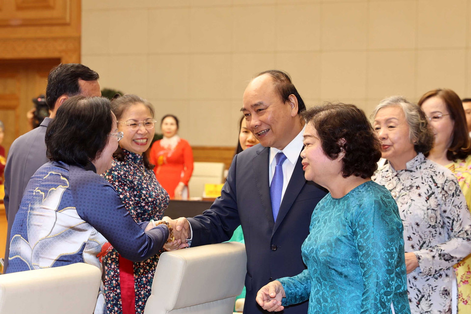 Thủ tướng Nguyễn Xuân Phúc, nguyên Phó Chủ tịch nước Trương Mỹ Hoa với các đại biểu. (Ảnh: Thống Nhất/TTXVN)