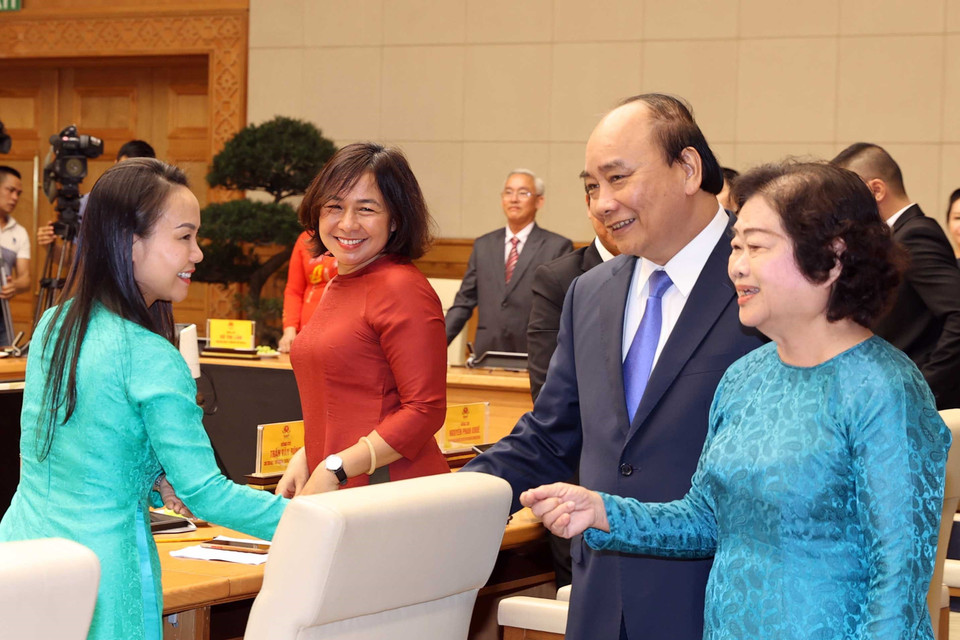 Thủ tướng Nguyễn Xuân Phúc và nguyên Phó Chủ tịch nước Trương Mỹ Hoa với các đại biểu. (Ảnh: Thống Nhất/TTXVN)