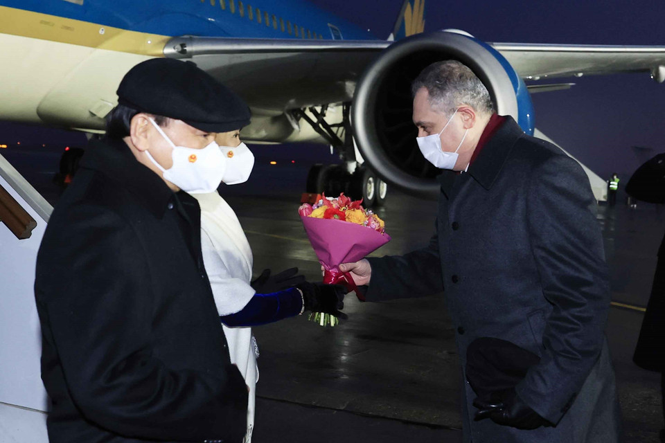 Lễ đón Chủ tịch nước Nguyễn Xuân Phúc và Phu nhân tại sân bay Vnukovo 2. (Ảnh: Thống Nhất/TTXVN)