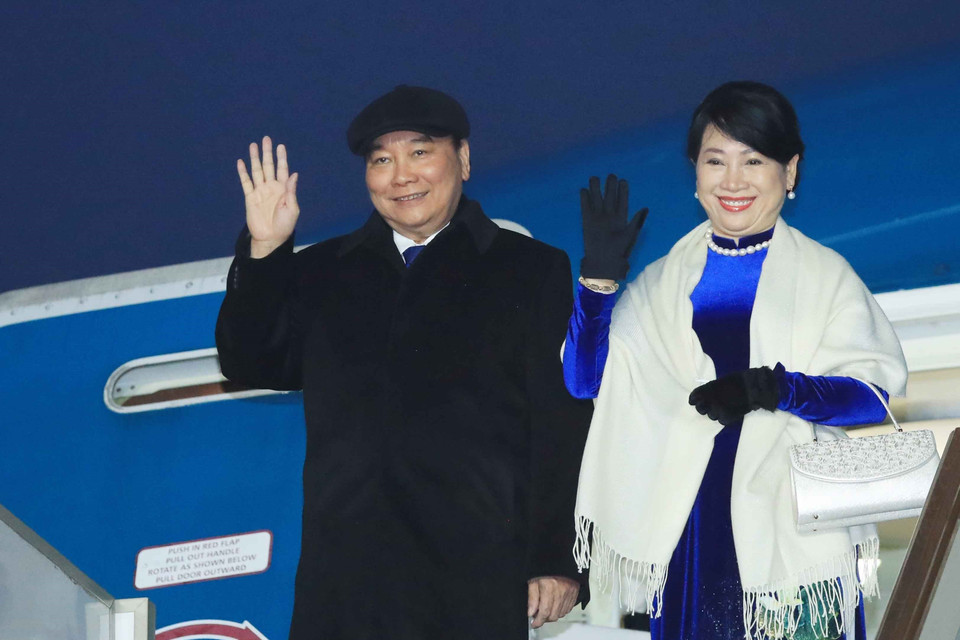 Chiều 29/11, Chủ tịch nước Nguyễn Xuân Phúc và Phu nhân cùng đoàn đại biểu cấp cao Việt Nam đến thủ đô Moskva. (Ảnh: Thống Nhất/TTXVN)