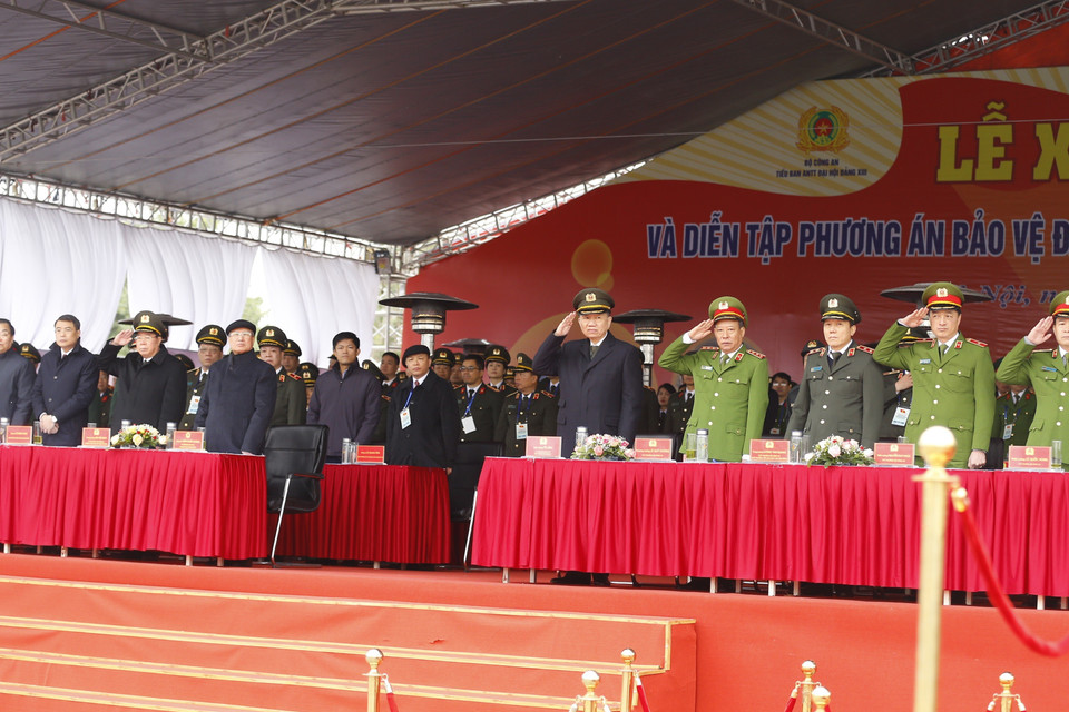 Ông Trần Quốc Vượng, Ủy viên Bộ Chính trị, Thường trực Ban Bí thư và các đại biểu dự Lễ xuất quân. (Ảnh: Doãn Tấn/TTXVN)