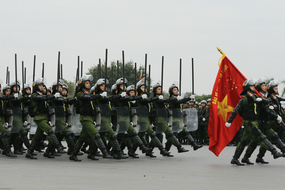 Các lực lượng xuất quân, triển khai các phương án, huy động phương tiện, huấn luyện võ thuật, diễn tập giải quyết các tình huống gây rối, các trường hợp tụ tập kích động tại các mục tiêu được bảo vệ. (Ảnh: Doãn Tấn/TTXVN)