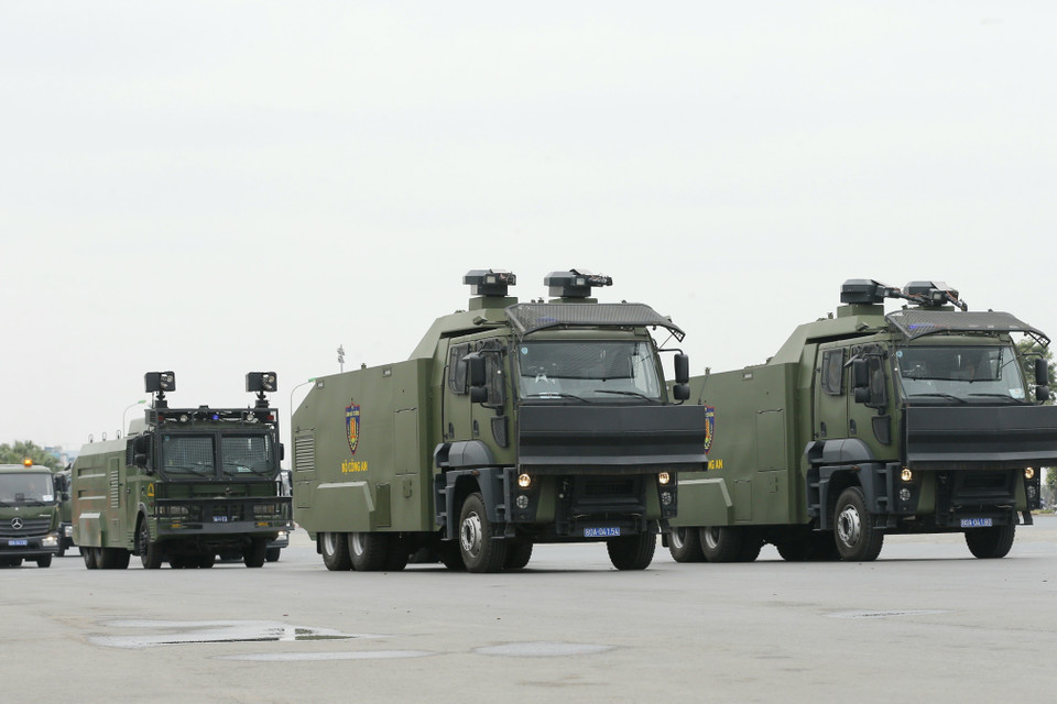 Các lực lượng xuất quân, triển khai các phương án, huy động phương tiện, huấn luyện võ thuật, diễn tập giải quyết các tình huống gây rối, các trường hợp tụ tập kích động tại các mục tiêu được bảo vệ. (Ảnh: Doãn Tấn/TTXVN)