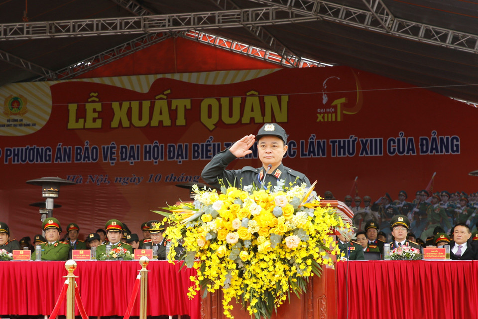 Trung tướng Phạm Quốc Cương, Tư lệnh Bộ Tư lệnh Cảnh sát cơ động điều hành Lễ xuất quân và diễn tập phương án bảo vệ Đại hội Đảng toàn quốc lần thứ XIII. (Ảnh: Doãn Tấn/TTXVN)