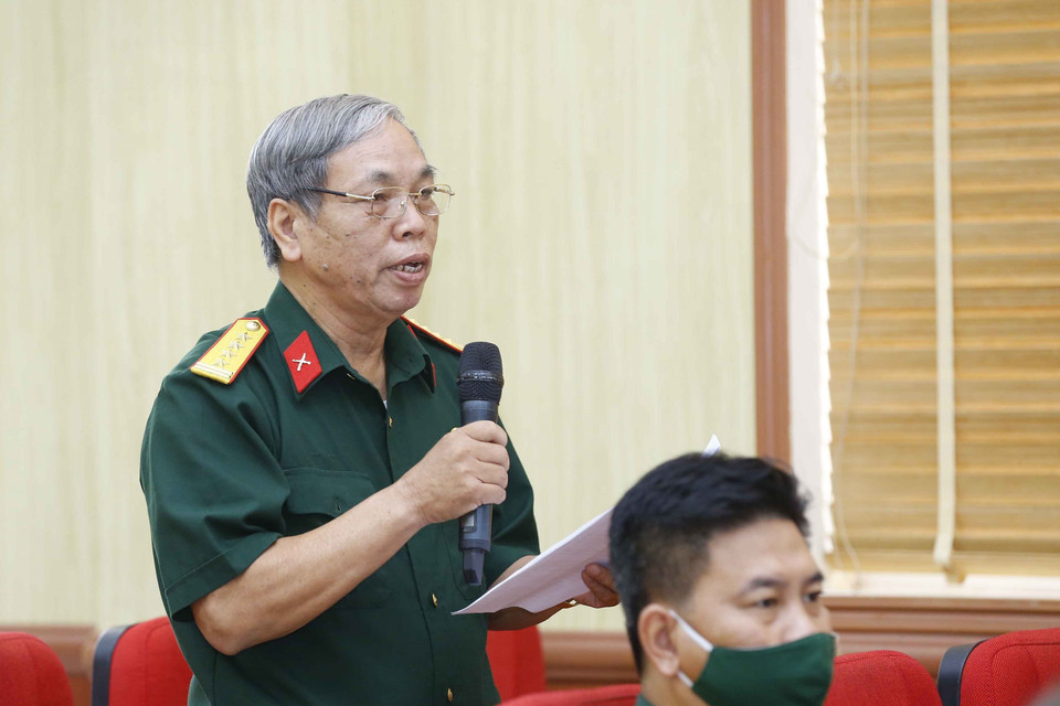 Cử tri Nguyễn Văn Đều phát biểu ý kiến. (Ảnh: Doãn Tấn/TTXVN)