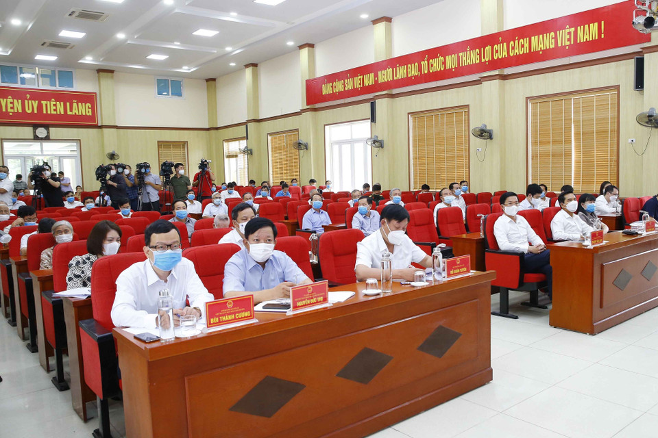 Cử tri dự cuộc tiếp xúc. (Ảnh: Doãn Tấn/TTXVN)