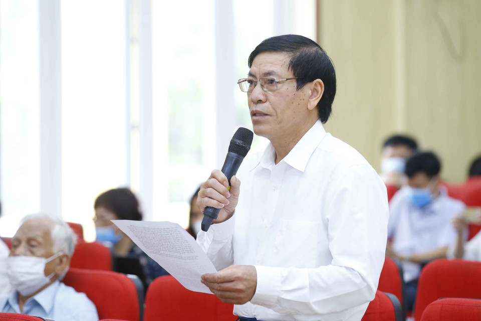 Cử tri Vũ Thế Tuyền phát biểu ý kiến. (Ảnh: Doãn Tấn/TTXVN)