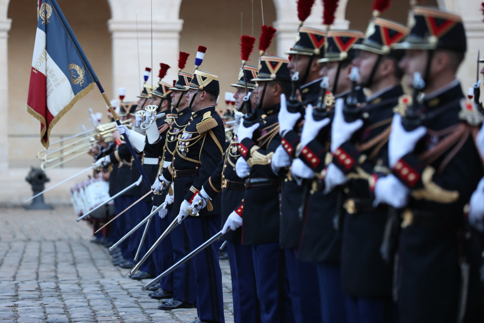 Đội danh dự Pháp tại lễ đón chính thức Thủ tướng Phạm Minh Chính. (Ảnh: Dương Giang/TTXVN)