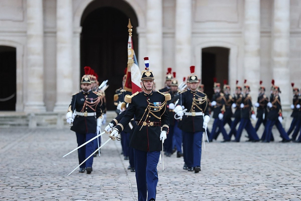 Đội danh dự Pháp tại lễ đón chính thức Thủ tướng Phạm Minh Chính. (Ảnh: Dương Giang/TTXVN)