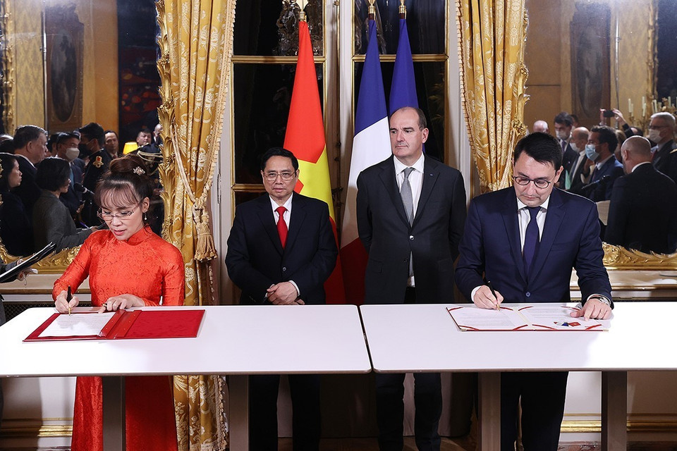 Lễ ký kết các thỏa thuận trong lĩnh vực kinh tế-thương mại của hãng hàng không của Vietjet Air với Safran - Tập đoàn công nghệ cao hàng đầu thế giới của Pháp. (Ảnh: Dương Giang/TTXVN)