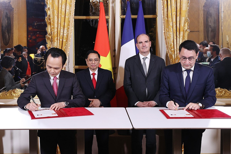 Lễ ký kết các thỏa thuận trong lĩnh vực kinh tế-thương mại giữa hãng hàng không Bamboo Airways với Safran - Tập đoàn công nghệ cao hàng đầu thế giới của Pháp. (Ảnh: Dương Giang/TTXVN)